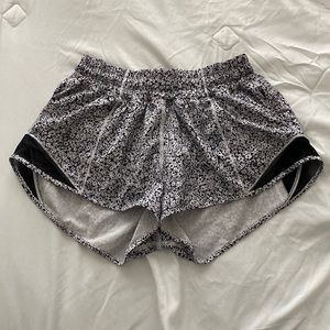 Lululemon Hotty Hot Shorts 2.5”